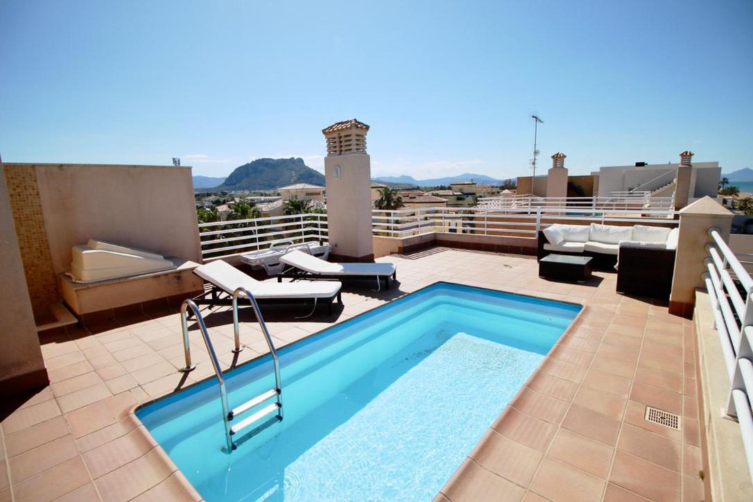 Atico Con Piscina Privada En Primera Linea Apartman Denia Kültér fotó