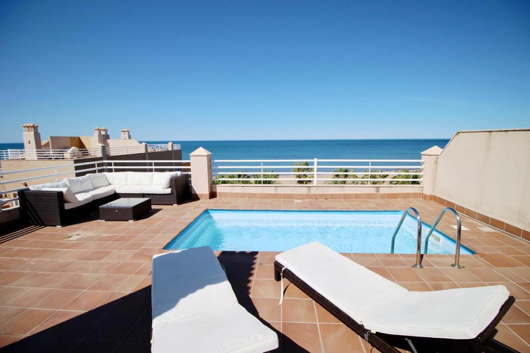 Atico Con Piscina Privada En Primera Linea Apartman Denia Kültér fotó