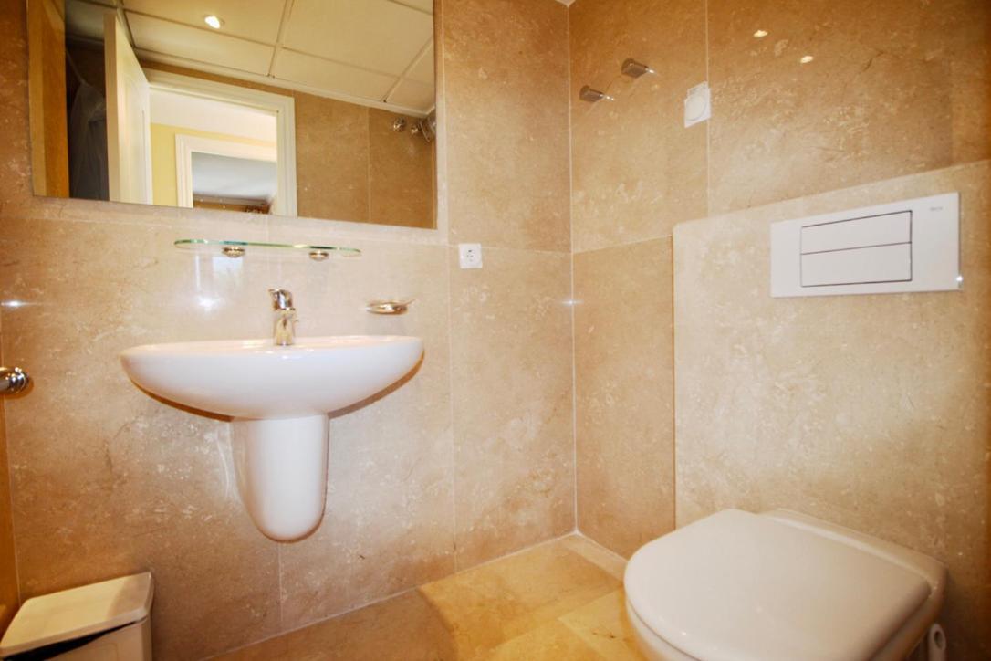 Atico Con Piscina Privada En Primera Linea Apartman Denia Kültér fotó