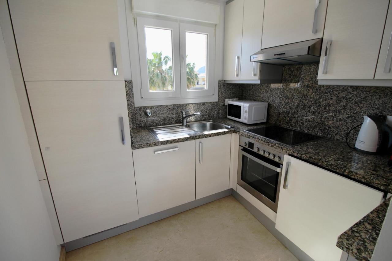 Atico Con Piscina Privada En Primera Linea Apartman Denia Kültér fotó