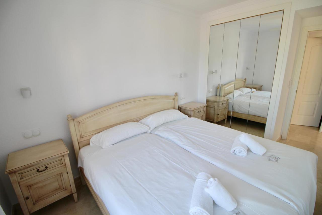 Atico Con Piscina Privada En Primera Linea Apartman Denia Kültér fotó