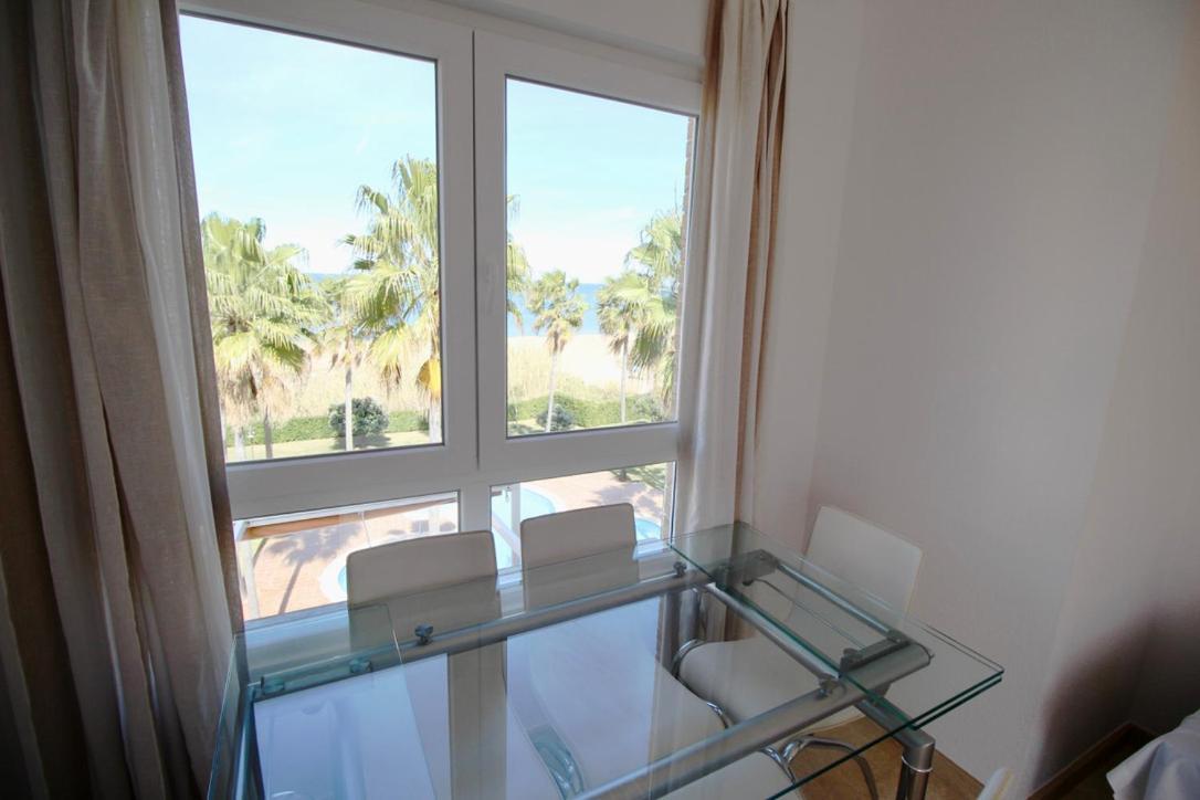 Atico Con Piscina Privada En Primera Linea Apartman Denia Kültér fotó